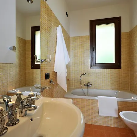 Germasino Sleeps 5 Pool Apartment Morbio
