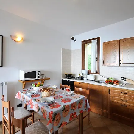 Apartment Germasino Sleeps 5 Pool Morbio